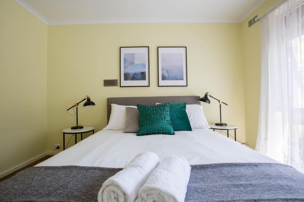 Spacious Comfortable In Wheelers Hill